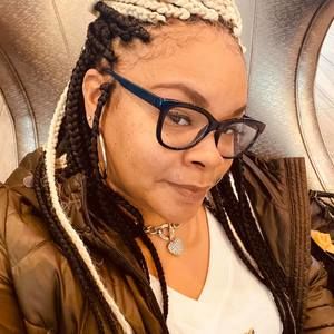 Meet your Posher, Mona